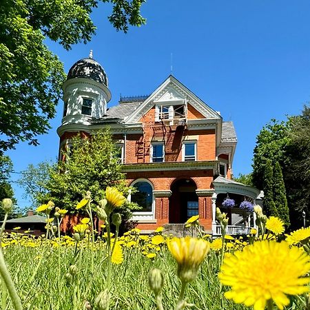 The Edwards Waterhouse Inn Fredonia Eksteriør bilde