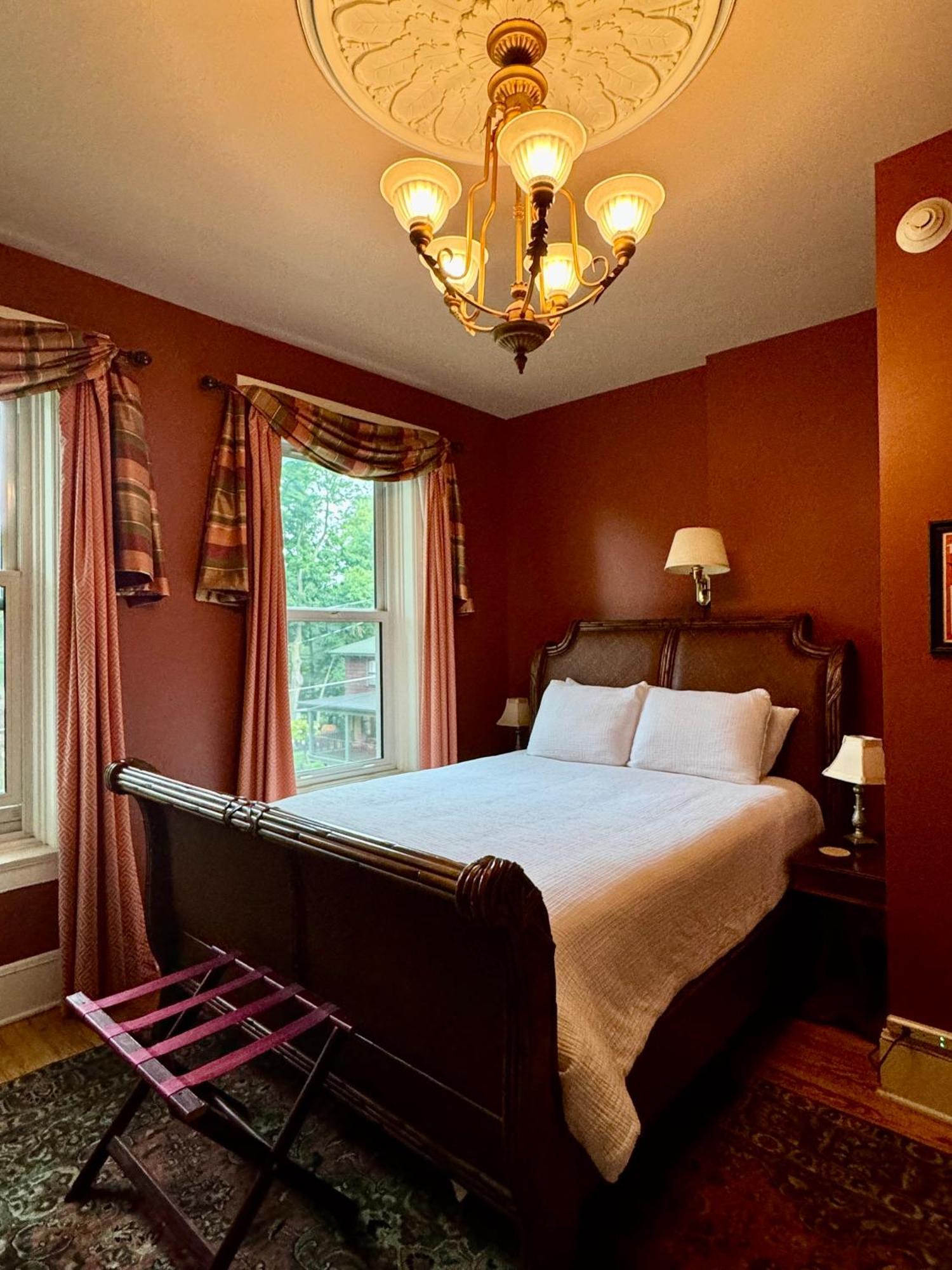 The Edwards Waterhouse Inn Fredonia Eksteriør bilde